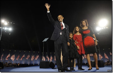Barack and Michele Obama with their children